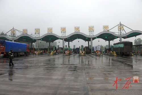 河南高速向山东救灾车队收过路费 称办手续可免