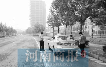 乘客郑东新区持刀抢劫 赶走的哥只要车不要钱