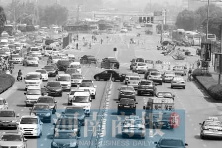 郑州花园路北段大拥堵 2公里开车1个多小时