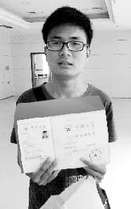 河南高招首批通知书发放 11名学生被郑大录取