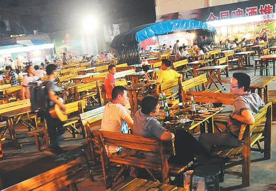 连日高温“助燃” 绿城“夜经济”不断升温