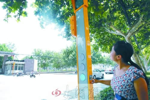 郑州四地装自助式红绿灯 想过马路只需按一下