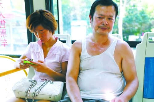 洛阳网友请局长乘“蒸笼公交” 回应：坐过很热