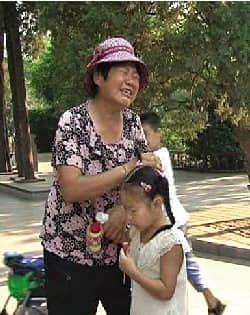 奶奶带6岁孙女公园游玩 上厕所回来孙女失踪
