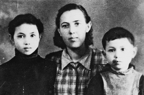 习近平大学演讲提洛阳退休工故事 中哈母子感人