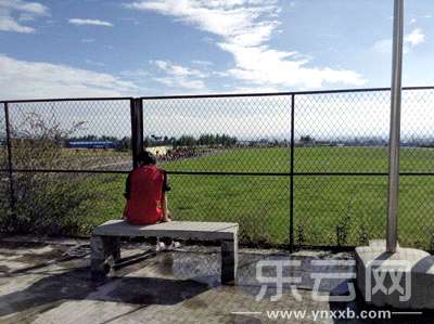事发当晚，这个球场发生了一场激烈的群殴。