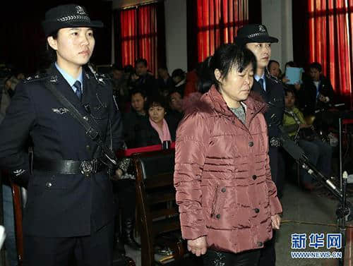 陕西富平贩婴医生被判死缓 曾当庭痛哭道歉
