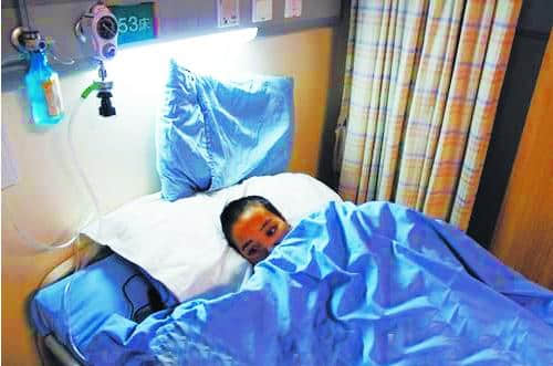 云南女孩患重病家人不管 河南男友花光积蓄照顾