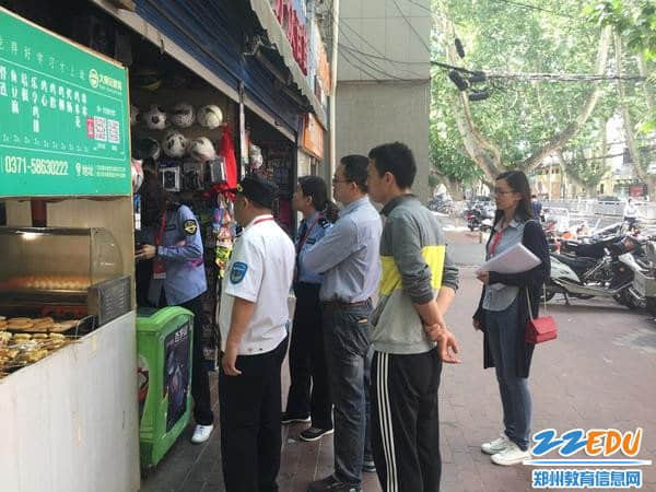 六员联合排查校园周边环境 - 副本